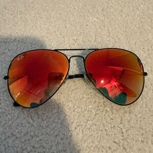 Ray-Ban Aviator Sunglasses with Red Mirrored Lenses